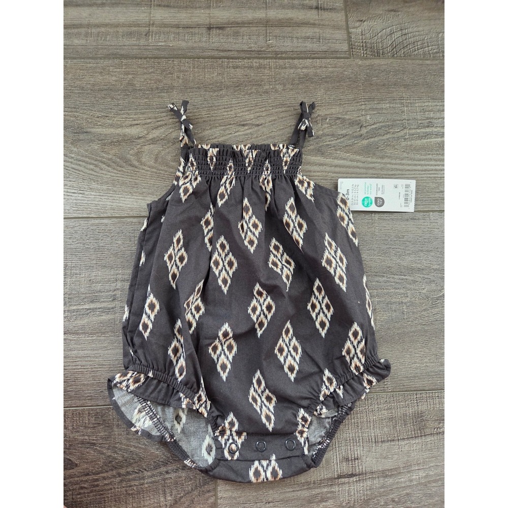 Carter's baby‎ girl romper 0-3 mos